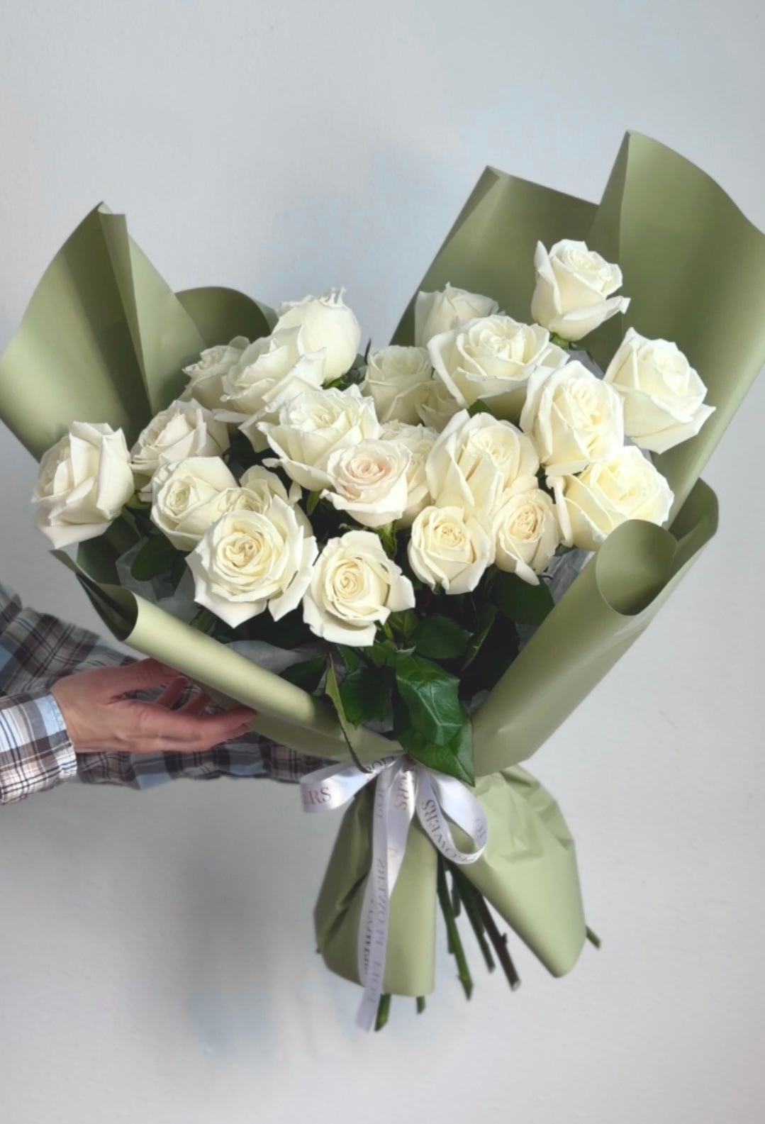 Long Stem White Roses